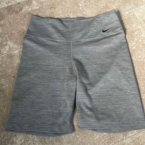 gray nike biker shorts, women’s M